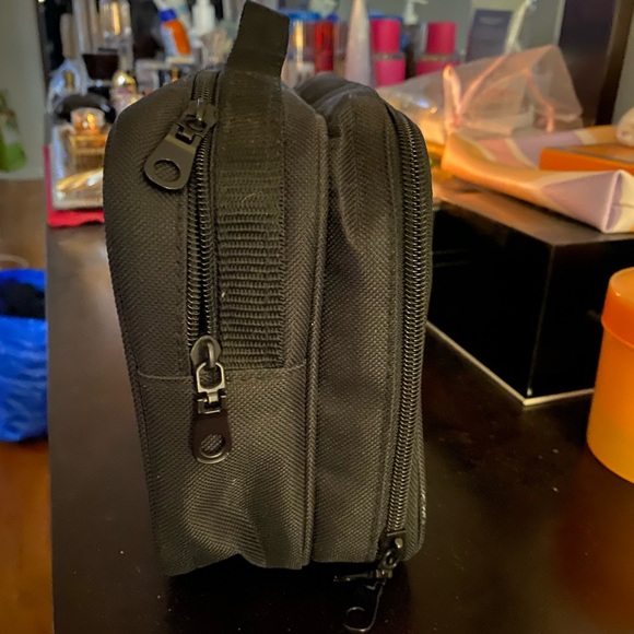 Black travel/make-up case. Great condition - Picture 5 of 7